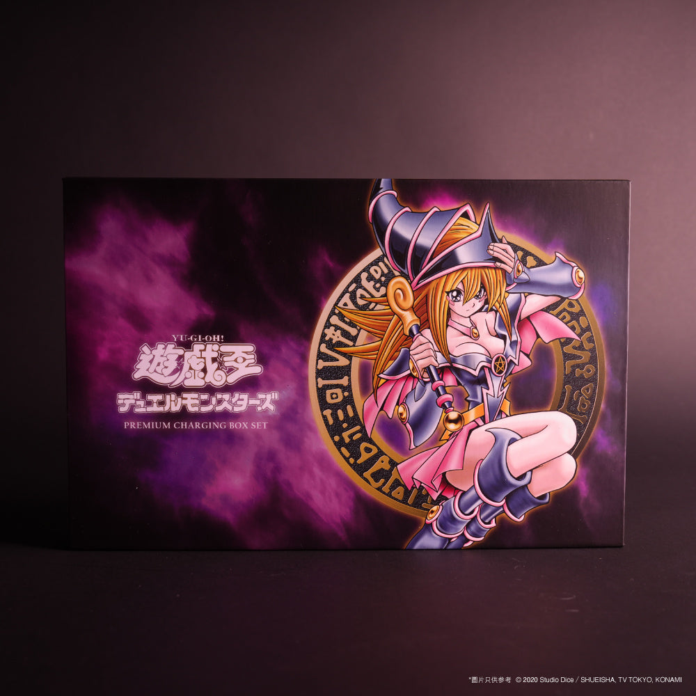 遊戲王黑魔導女孩紀念充電套裝，展示磁吸無線充電器、流沙壓克力立牌、限定LP值金卡